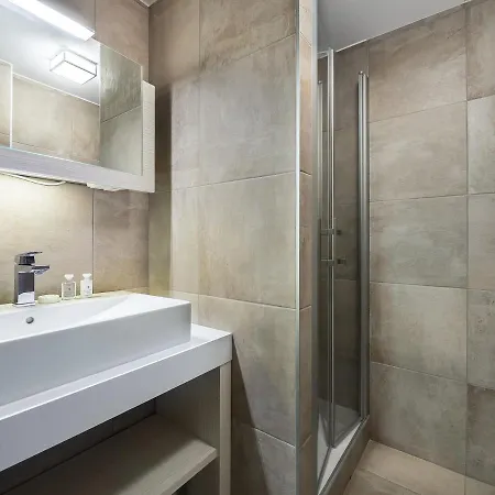 Neuf Centre 6 Pers., Parking, Accès Piste - Fr-1-562-33 Appartement *